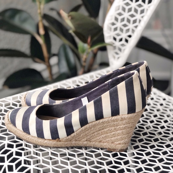 Striped Wedges - Picture 1 of 2
